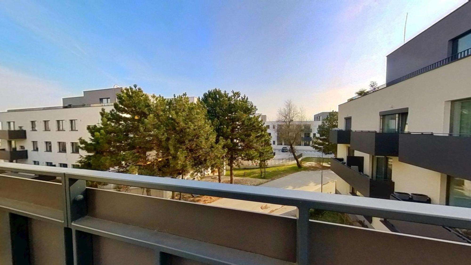 Air-Conditioned 2 Room Apartment, With Terrace, Rovinka, 302 Kültér fotó