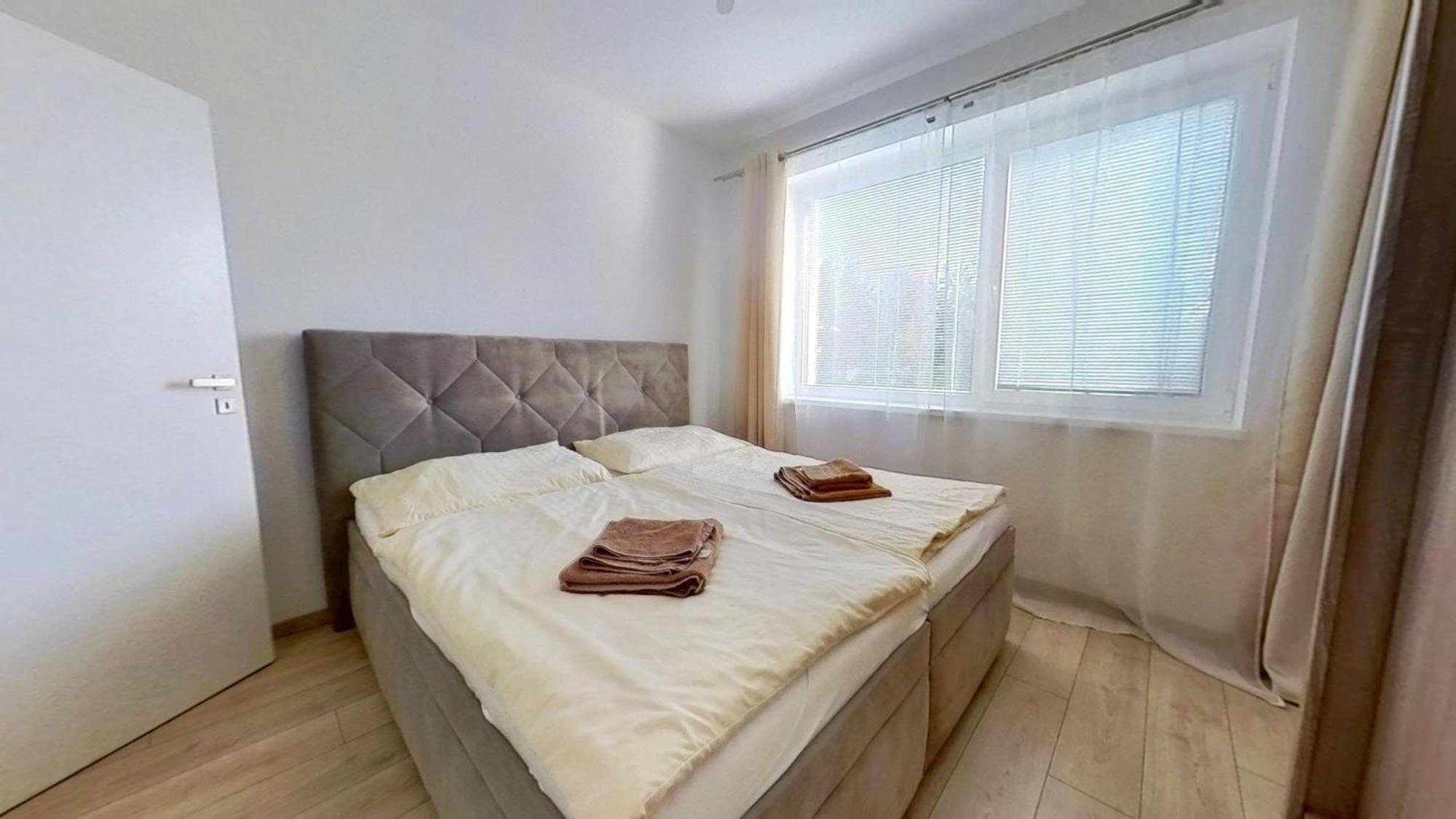 Air-Conditioned 2 Room Apartment, With Terrace, Rovinka, 302 Kültér fotó