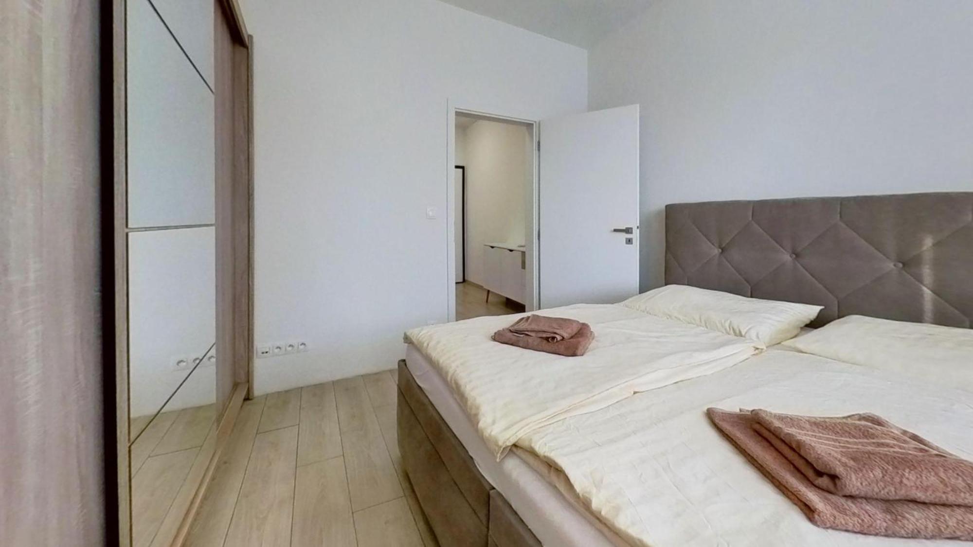 Air-Conditioned 2 Room Apartment, With Terrace, Rovinka, 302 Kültér fotó